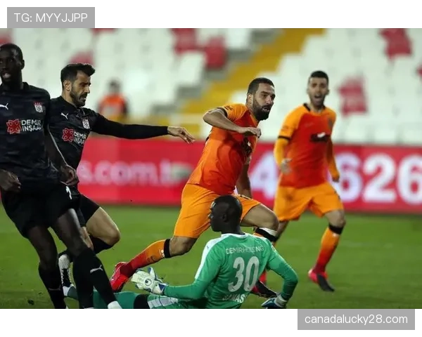 特写:伤愈复出即进球,蒙彼利埃老将萨瓦尼耶赛后激动落泪